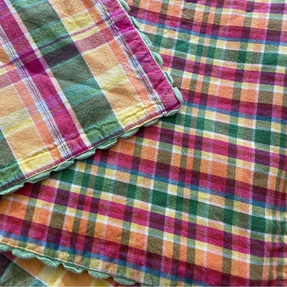 Crate & Barrel Plaid Table Runner Reversible Scallop Trim - Picture 4 of 6
